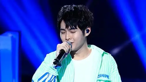 洪雨雷翻唱《流星雨》少年感十足,像极了花泽类!