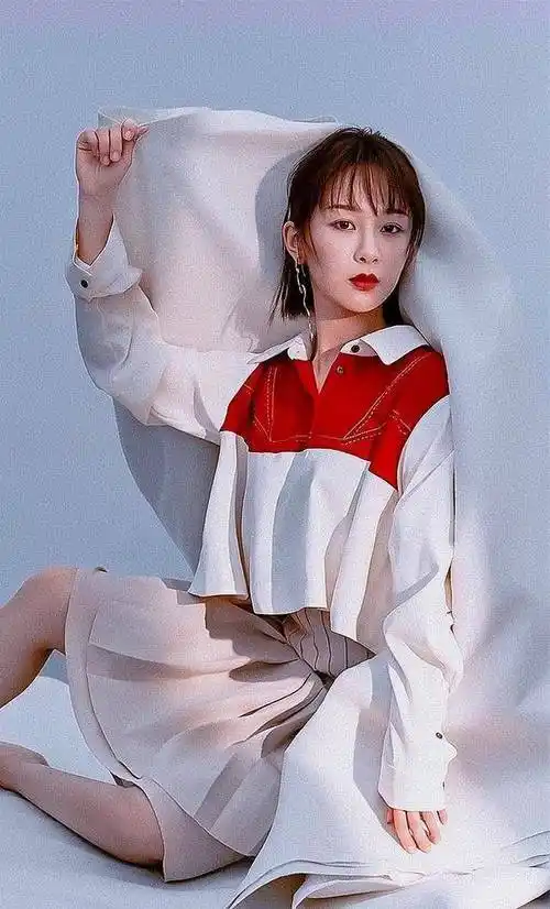 杨紫好适合小清新的风格!夏日海边写真出炉,元气满满的日系风!