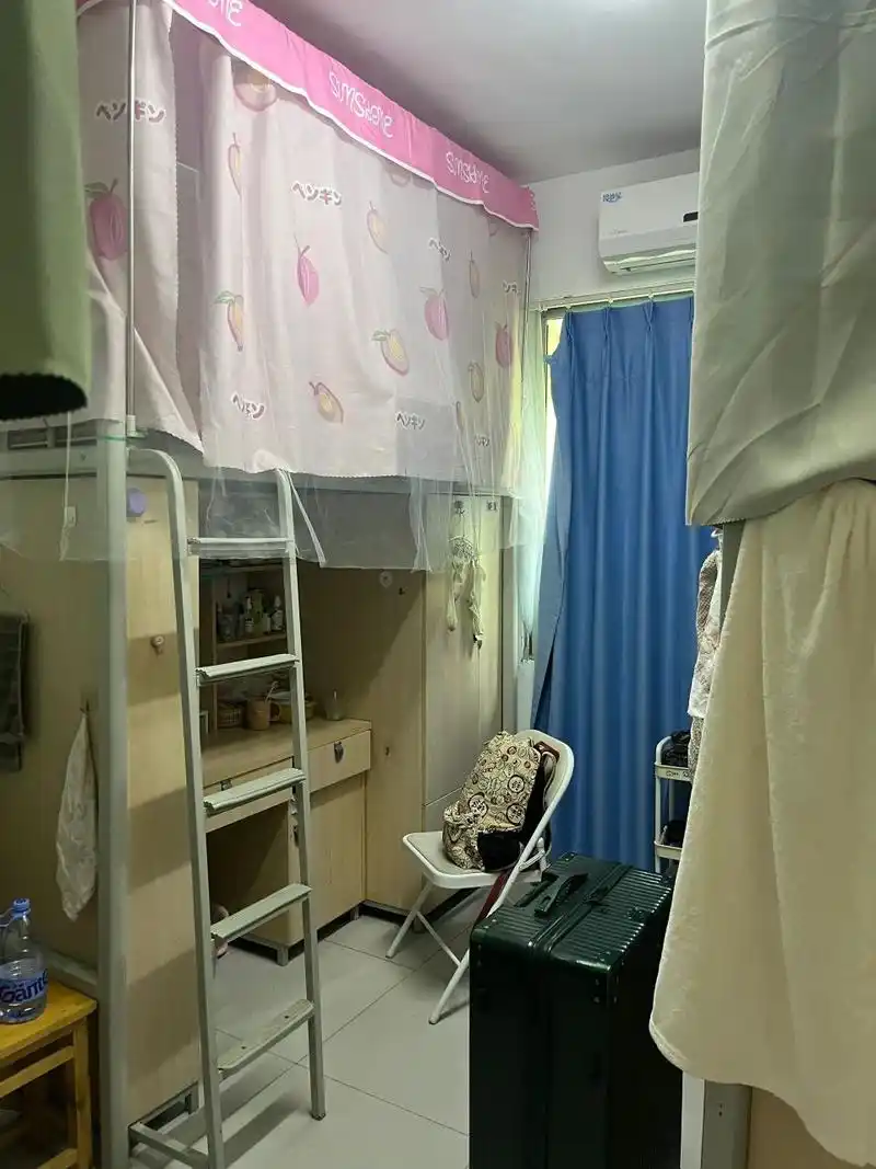 重庆文理学院星湖校区女生宿舍(套房寝室) 女生宿舍大多数是套房寝室