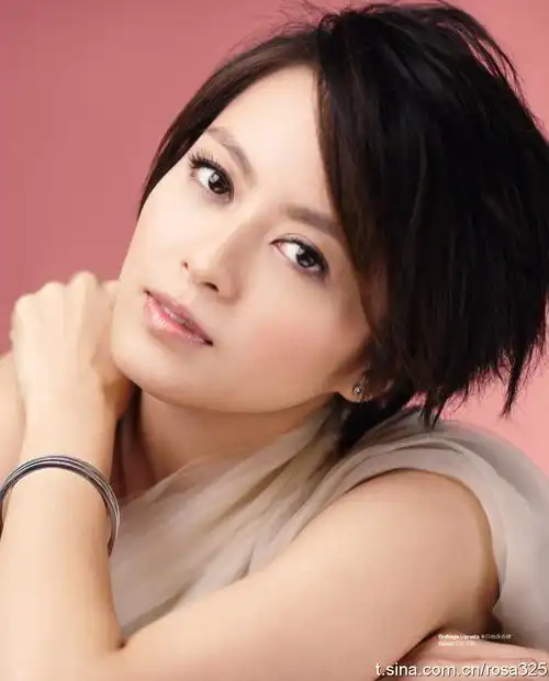 p>梁咏琪(gigi leung),1976年3月25日生于香港,中国香港女歌手,音乐