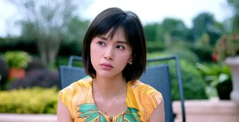 32岁王子文春日大片,条纹慵懒有气质,印花清新脱俗_黑色_长发_时尚