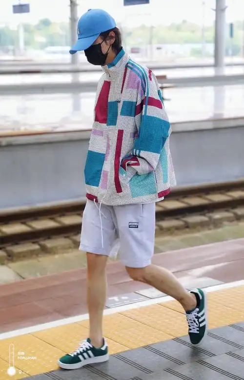 鹿晗时髦私服穿搭合集 时尚帅气行走的画报少年就是你