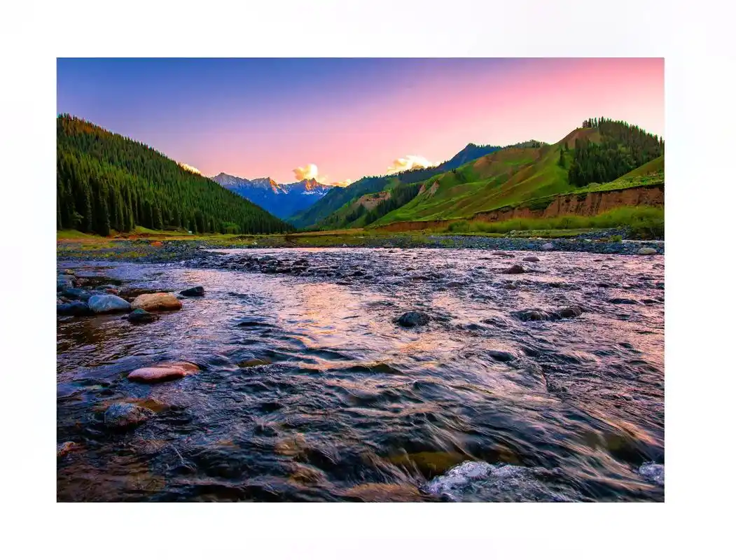 天山上四季流淌的小河,从古到今日夜流淌,没有大海的波澜壮阔, - 抖音
