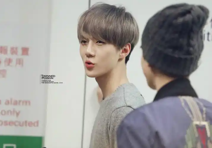 求一下吴世勋刚刚出道时候的图