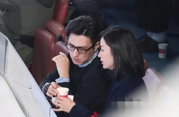 靳东和李佳的爱情,平凡又可贵,婚后生两子,大儿子都6岁了