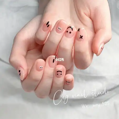 可爱的小手绘美甲