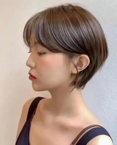 2022年最火短发发型女图片(很流行的4款显脸小又好看短发)