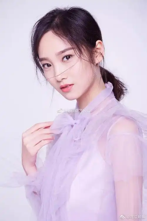 创造营选手周震南女友被扒,俩人穿情侣装同游!据说女方叫颜歌