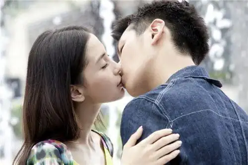 黄晓明和angelababy吻戏