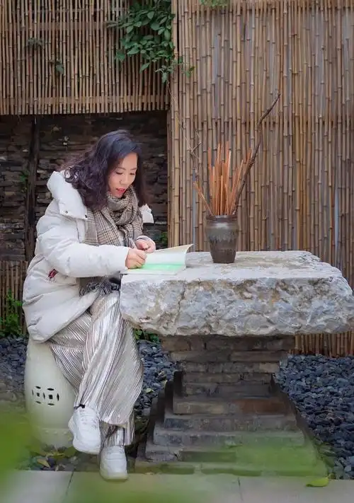 回顾曾扬言世界这么大我想去看看的女教师如今怎样了