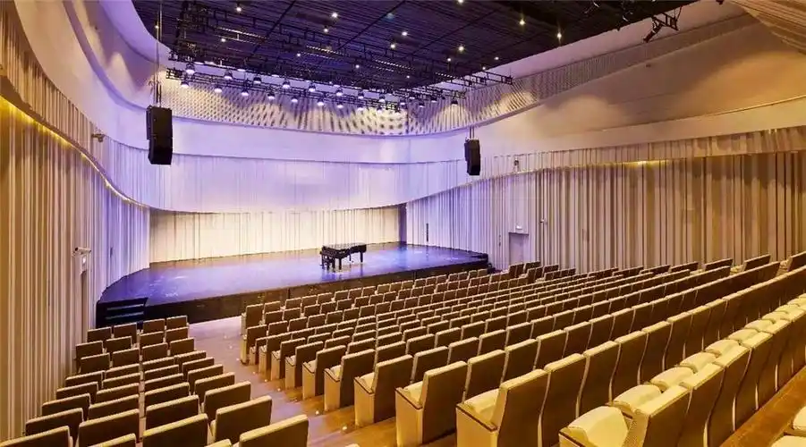 校园电视台是具有摄,录,创,编,播一体化功能的新媒体技术平台