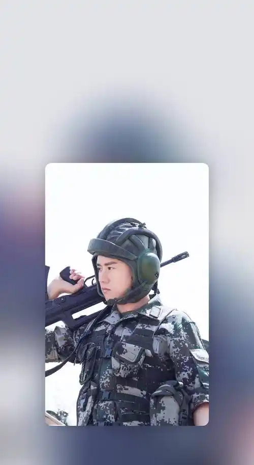 在新闻联播看到张杰:张杰唱歌的样子好迷人,看过穿军装的杰哥吗