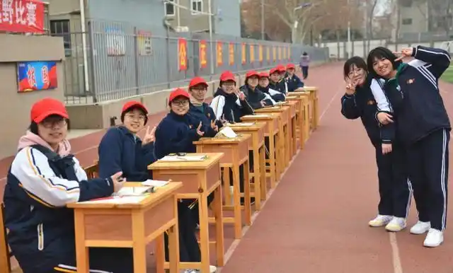 河北正定中学举行定向越野挑战赛用青春点燃冬日激情