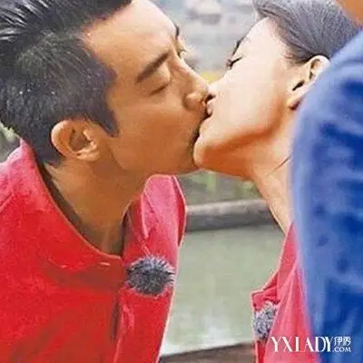 杨颖和郑恺接吻的照片
