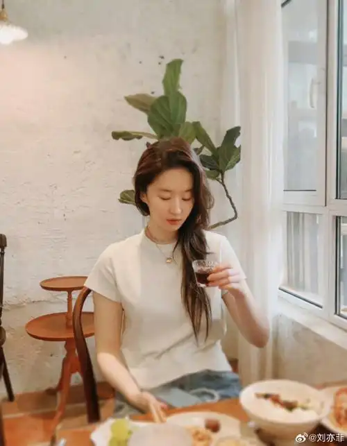 刘亦菲素颜营业照##刘亦菲素颜营业