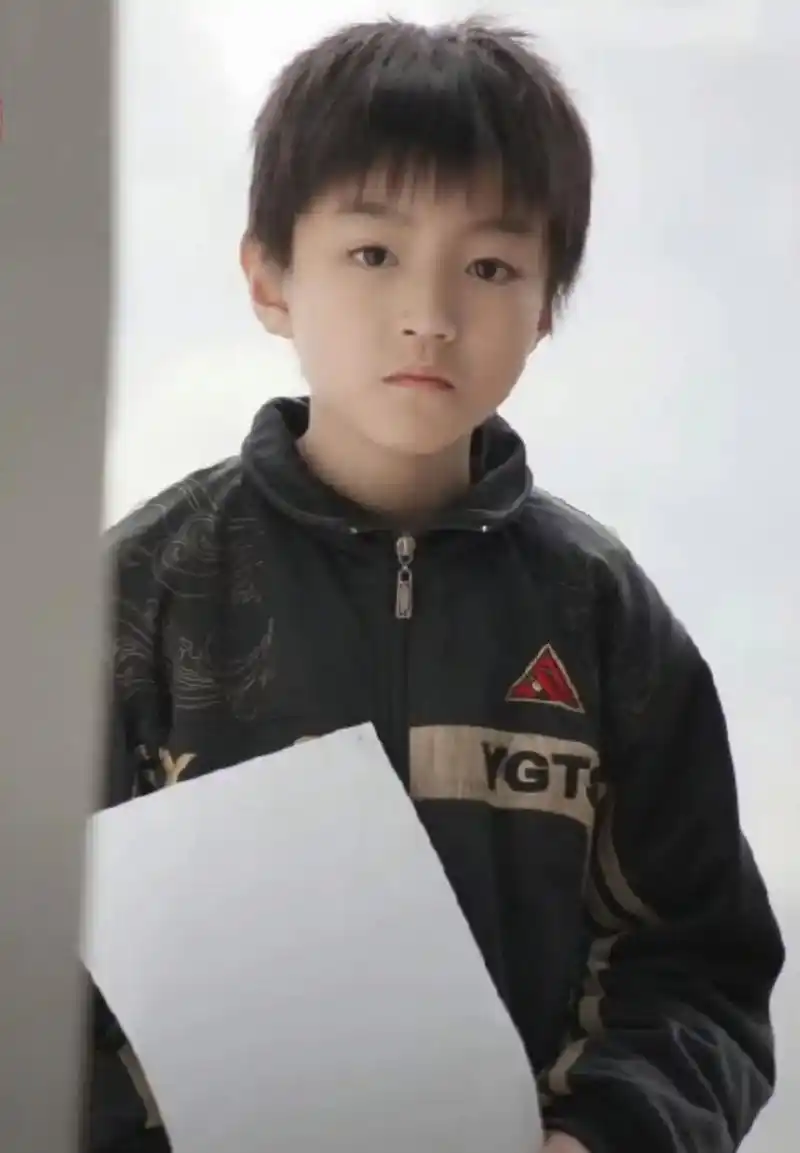 一人一张crush小时候照片.#养成系 #王俊凯王源易烊千玺 - 抖音