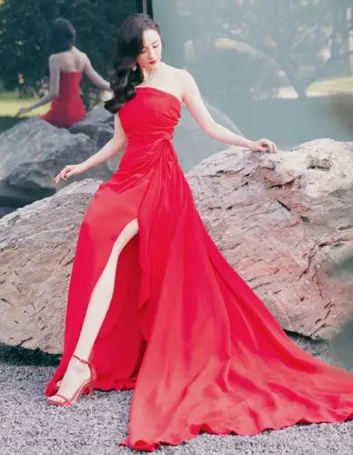 杨幂为显腿长尝试"香烟鞋",看后效果:体重过百女子真不配穿