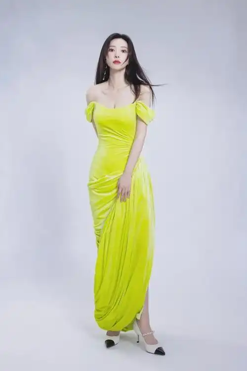 柳岩荧光柠檬色抹胸长裙大片来袭年纪越大越不服输啊