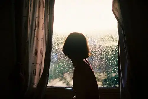 雨天凄凉伤感女生唯美意境美图