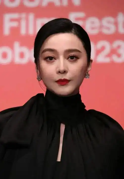 范冰冰化妆仍盖不住老态,但还是很好看,她的美算得上是顶级的!