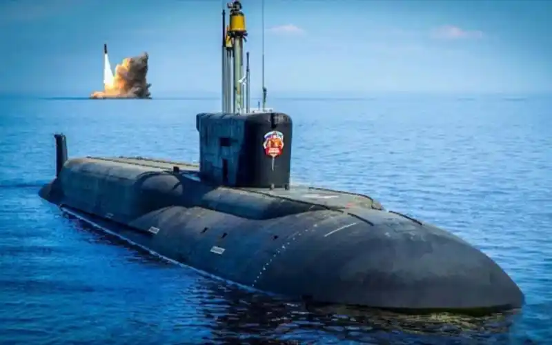 俄罗斯潜射rsm-56"布拉瓦" 潜艇核弹道导弹!