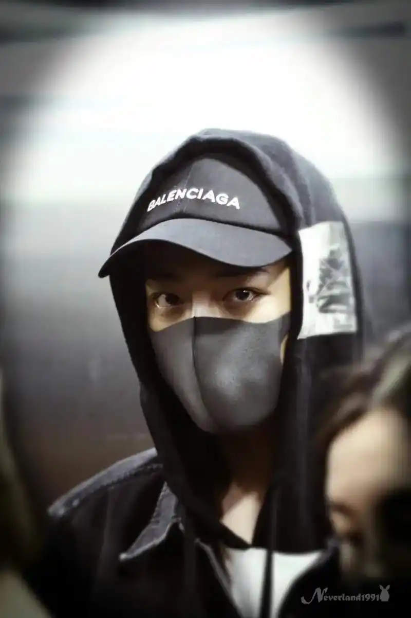 肖战 图源网络,侵删. 战总黑口罩造型合集,眼神杀你怕不怕 - 抖音