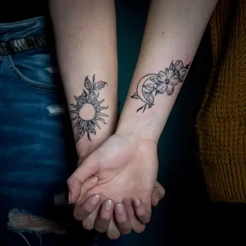 情侣小臂黑灰樱花太阳图腾纹身图案