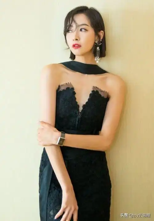 宋茜真是风情万种的女子穿黑色露背礼服秀出好身材性感撩人