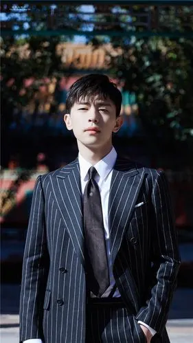 邓伦减肥前后照对比 邓伦减肥如整容前后气质大到不敢认