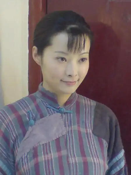 袁立乱世称王 "红颜教主"掀上海滩风云(组图)