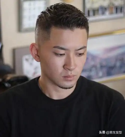 今夏10款"最帅气"的男生发型,5种风格,让你清爽又时尚  第8张