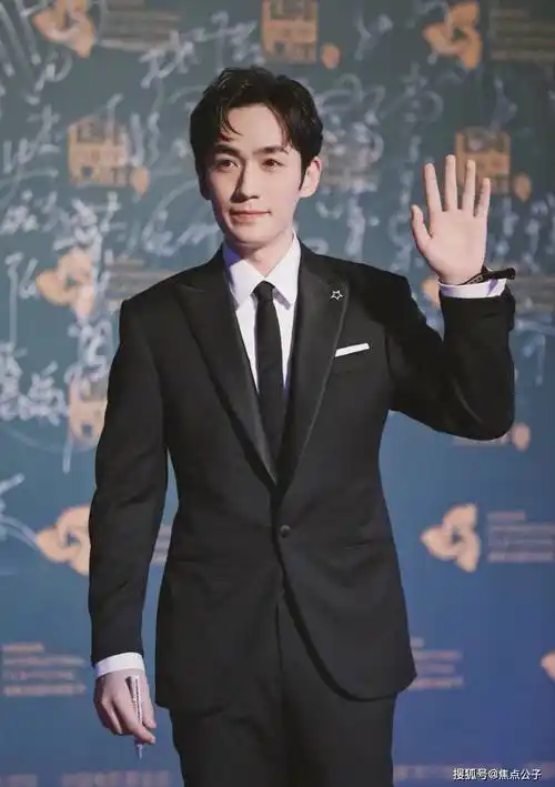 gq盛典蔡徐坤吴磊白敬亭出席,这次预热好盛大!_时尚_造型_主题