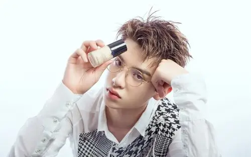 黄明昊清爽复古写真图片55