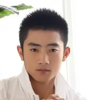 毛寸头男生短发发型图片清爽利落帅