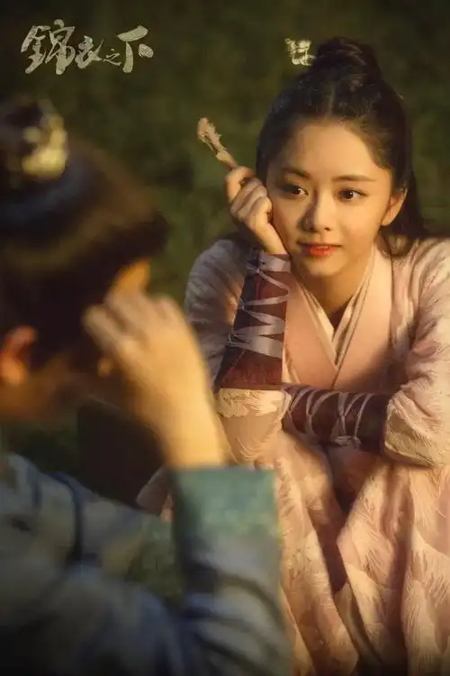 罗云熙和谭松韵私下关系这么好穿着戏服拎着水果就去找她唠嗑