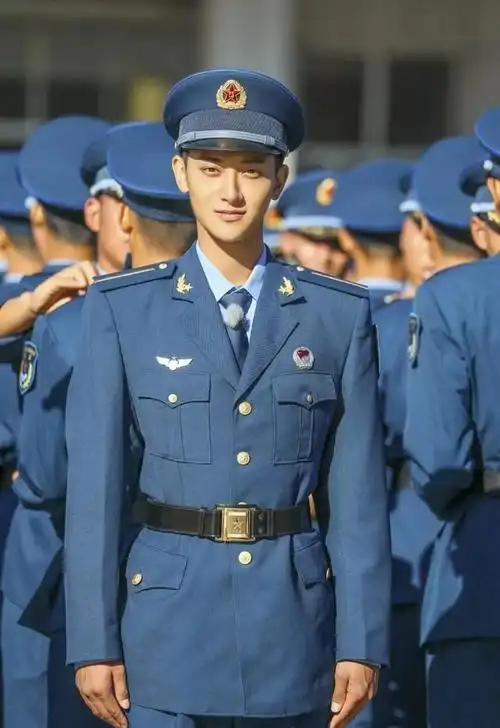 阅兵式上兵哥哥帅破天际被称为军装男神的他们哪个最具军人风采