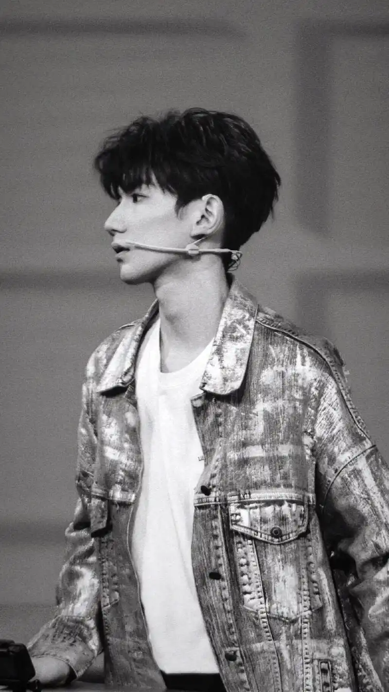 刚哥喉结杀小合集～轻熟荷尔蒙扑面而来,真的好绝!@tfboys-王源