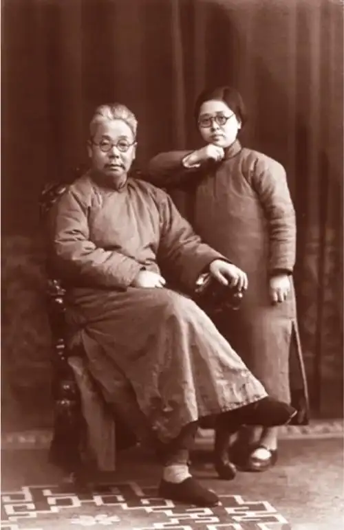 韩望尘与女儿韩雅兰合影,20世纪30年代初摄于上海诵