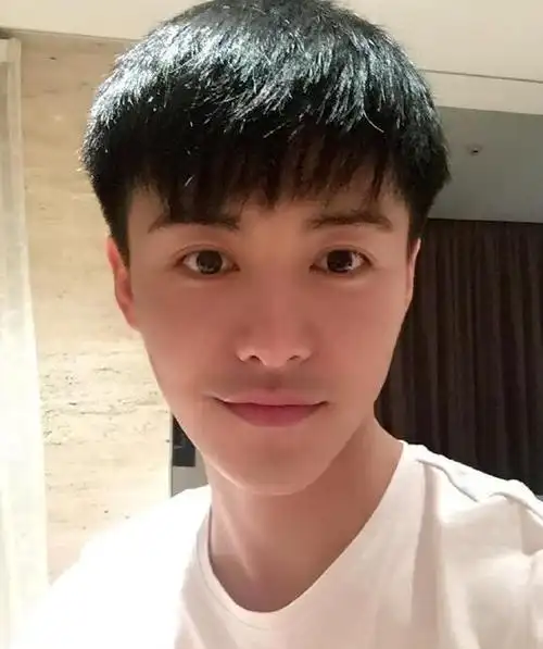 黄子韬素颜还不如普通人,古天乐不化妆魅力不减,没对比就没伤害