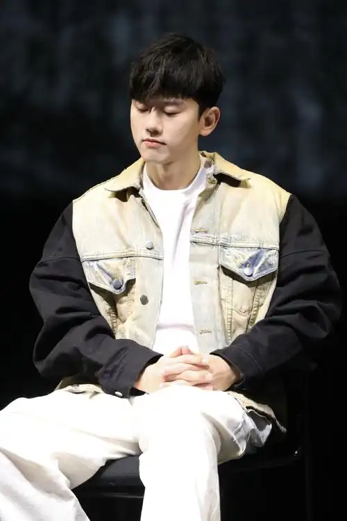 张杰出演话剧曾经如是