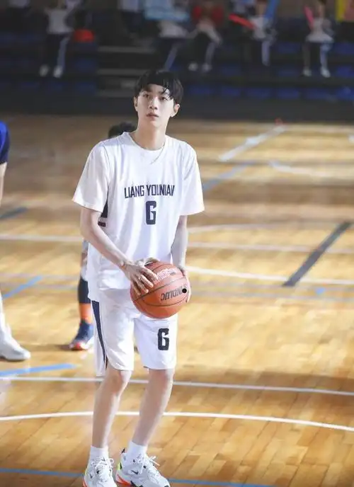 保护"篮球男孩"赖冠霖,穿球服的奶罐真帅