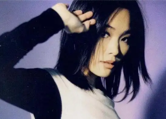 许美静唱片销量超过刘德华和王菲齐名如今49岁无人问津