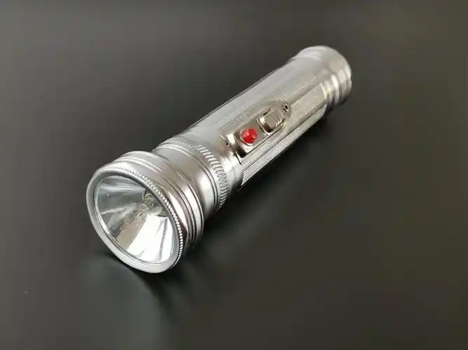 老式手电筒手电筒家用老人停电应急灯老式手电筒 铁皮一号电池 黄光老