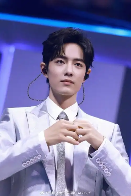 肖战##肖战银发造型