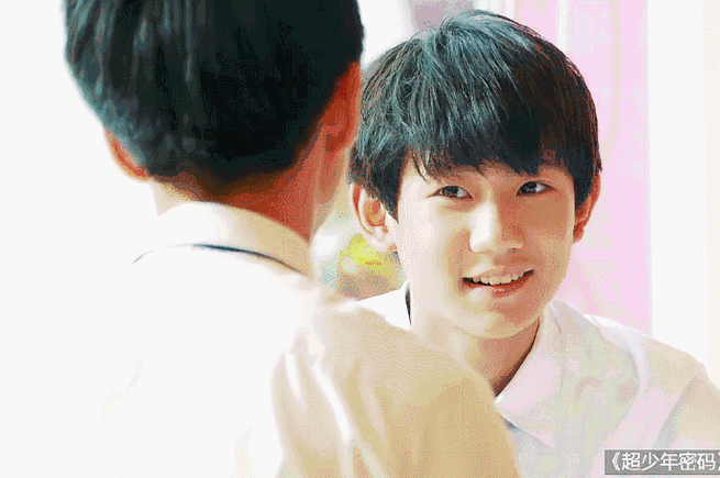 王源为王俊凯庆生细节糖