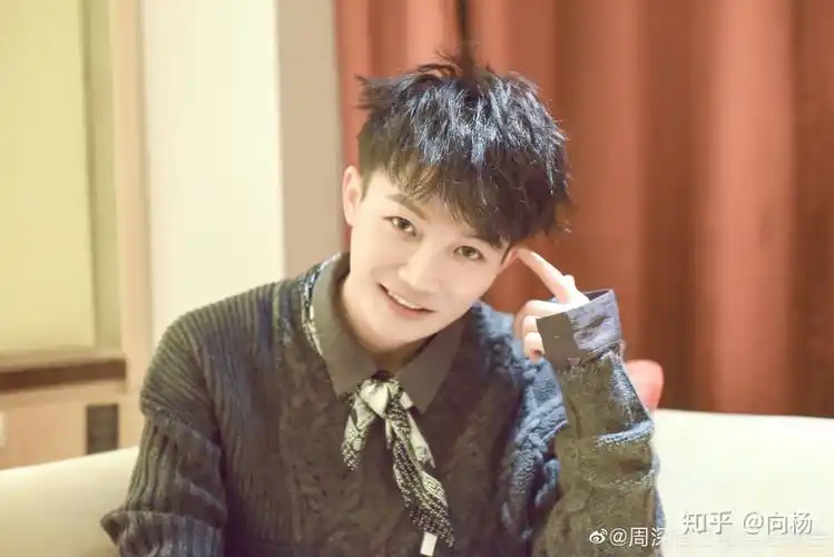 有没有周深超级可爱的照片呀