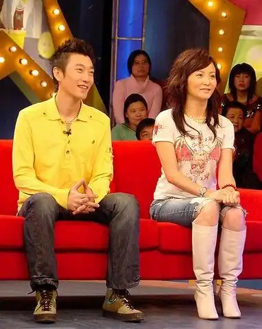 满江陶红演双胞胎 姐弟录节目花样百出(组图)