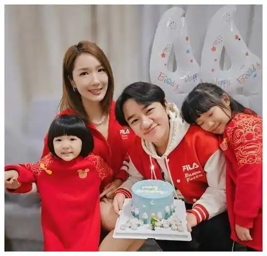 李亚男_生活_家庭