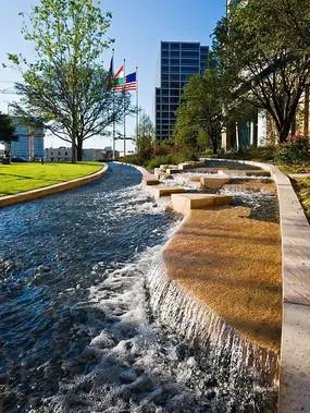 公园自然跌水景观图