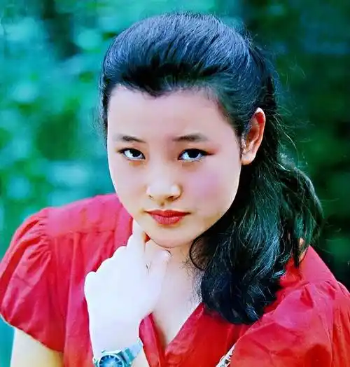 放弃国籍的爱国者,抛弃孩子的好妈妈,回国捞金的陈冲该被原谅吗_美国